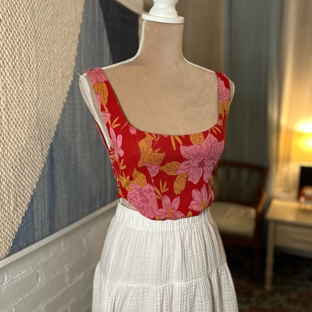 Zara Red Tapestry Floral Cropped Tank Top - Picture 4 of 9